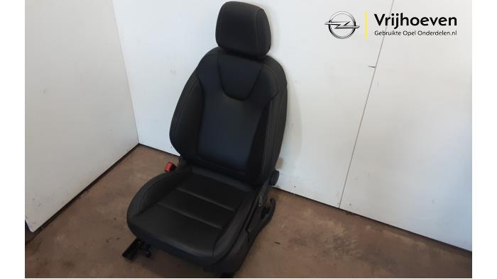 Sitz links van een Opel Astra K 1.6 SIDI Eco Turbo 16V 2018