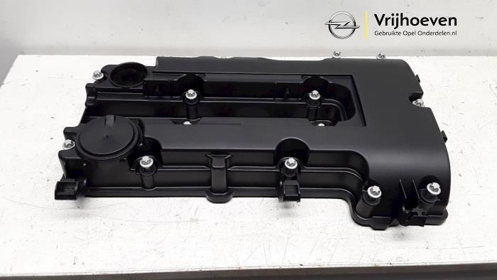 Ventildeckel van een Opel Astra J (PC6/PD6/PE6/PF6) 1.4 Turbo 16V 2012