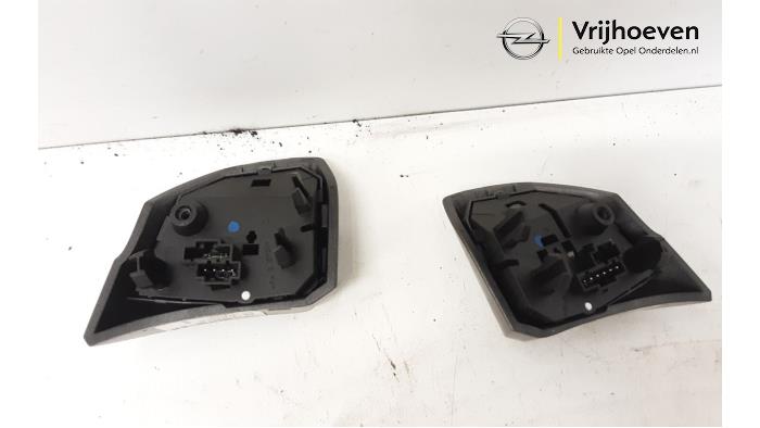 Radiobedienung Lenkrad Opel Astra H GTC 1.6 16V Twinport - 93179288 GM