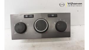 Usados Panel de control de calefacción Opel Astra H (L48) 1.7 CDTi 16V Precio € 20,00 Norma de margen ofrecido por Autodemontage Vrijhoeven B.V.