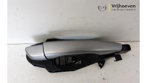 Used Front door handle 4-door, right Opel Corsa F (UB/UP) 1.2 Turbo 12V 130 Price € 40,00 Margin scheme offered by Autodemontage Vrijhoeven B.V.