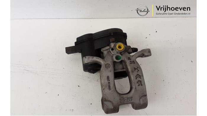 Gebrauchte Bremszange rechts hinten Opel Corsa F (UB/UH/UP) 1.2 Turbo 12V 130 Preis € 40,00 Margenregelung angeboten von Autodemontage Vrijhoeven B.V.