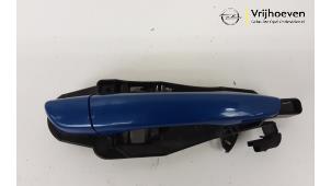 Used Front door handle 4-door, right Opel Corsa F (UB/UH/UP) 1.2 12V 75 Price € 40,00 Margin scheme offered by Autodemontage Vrijhoeven B.V.