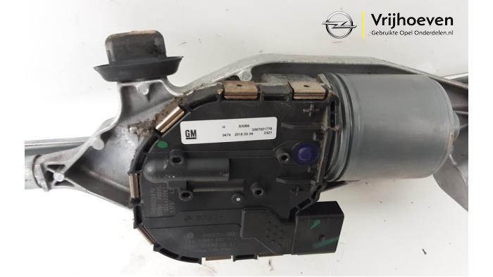 Wiper motor + mechanism from a Opel Astra K Sports Tourer 1.6 CDTI 110 16V 2017