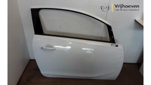 Używane Drzwi prawe wersja 2-drzwiowa Opel Corsa E 1.6 OPC Turbo 16V Cena € 150,00 Procedura marży oferowane przez Autodemontage Vrijhoeven B.V.