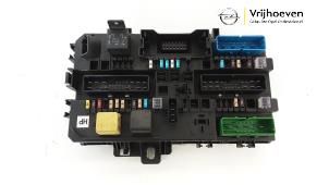 Used Fuse box Opel Astra H Twin Top (L67) 1.8 16V Price € 100,00 Margin scheme offered by Autodemontage Vrijhoeven B.V.