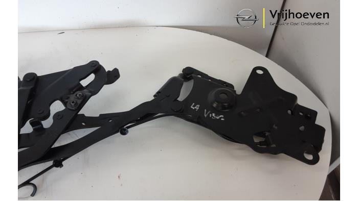 Convertible top hinge from a Opel Astra H Twin Top (L67) 1.8 16V 2009