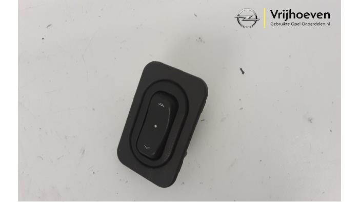Electric window switch from a Opel Meriva 1.6 16V 2005