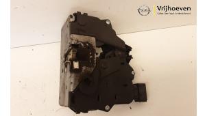 Używane Mechanizm blokady drzwi prawych wersja 2-drzwiowa Opel Corsa D 1.7 CDTi 16V Ecotec Cena € 30,00 Procedura marży oferowane przez Autodemontage Vrijhoeven B.V.