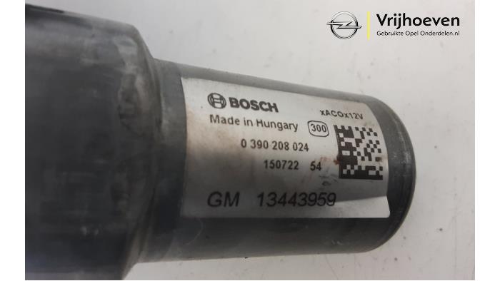 Rear wiper motor from a Opel Corsa E 1.2 16V 2015