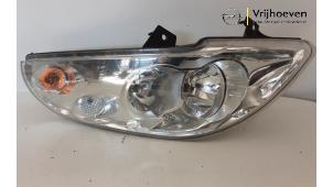Used Headlight, right Opel Movano 2.3 CDTi 16V FWD Price € 242,00 Inclusive VAT offered by Autodemontage Vrijhoeven B.V.