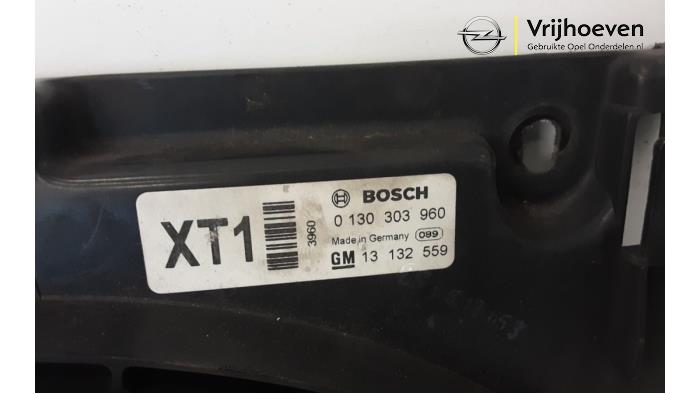Caja de aleta de refrigeración de un Opel Zafira (M75) 2.2 16V Direct Ecotec 2006