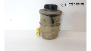Used Power steering fluid reservoir Opel Movano 2.3 CDTi 16V FWD Price € 24,20 Inclusive VAT offered by Autodemontage Vrijhoeven B.V.