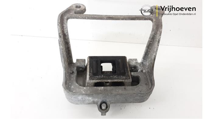 Engine mount from a Opel Movano 2.3 CDTi 16V FWD 2015