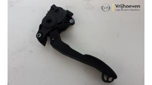 Used Accelerator pedal Opel Movano 2.3 CDTi 16V FWD Price € 48,40 Inclusive VAT offered by Autodemontage Vrijhoeven B.V.