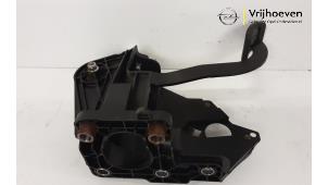 Used Brake pedal Opel Movano 2.3 CDTi 16V FWD Price € 60,50 Inclusive VAT offered by Autodemontage Vrijhoeven B.V.