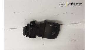 Used Steering wheel mounted radio control Opel Movano 2.3 CDTi 16V FWD Price € 18,15 Inclusive VAT offered by Autodemontage Vrijhoeven B.V.
