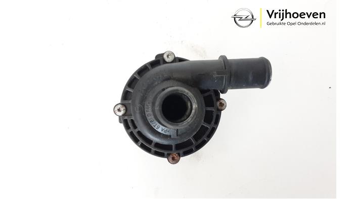 Additional water pump from a Opel Movano 2.3 CDTi 16V FWD 2015