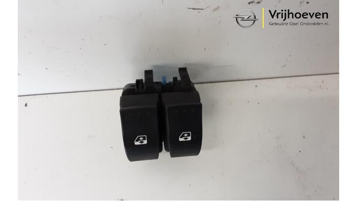 Usados Interruptor combinado de ventanillas Opel Movano 2.3 CDTi 16V FWD Precio € 15,00 IVA incluido ofrecido por Autodemontage Vrijhoeven B.V.