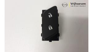 Used Central locking switch Opel Astra K 1.4 Turbo 16V Price € 10,00 Margin scheme offered by Autodemontage Vrijhoeven B.V.