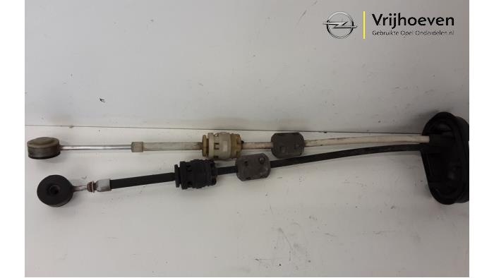 Gearbox shift cable from a Opel Astra J (PC6/PD6/PE6/PF6) 1.4 Turbo 16V 2010