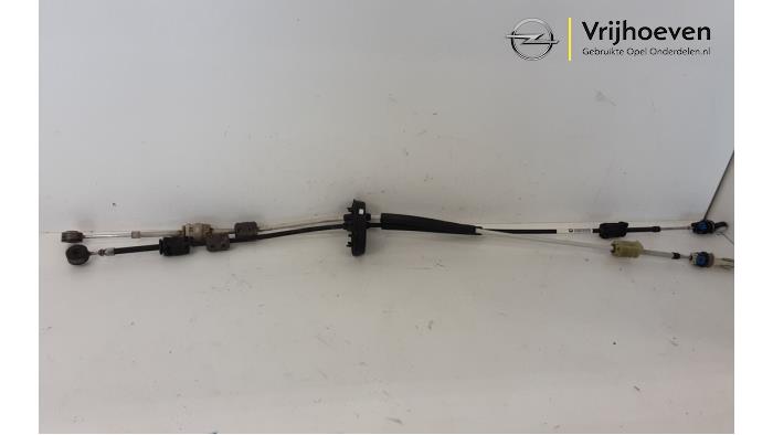 Gearbox shift cable from a Opel Astra J (PC6/PD6/PE6/PF6) 1.4 Turbo 16V 2010