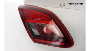 Używane Tylne swiatlo pozycyjne lewe Opel Corsa E 1.3 CDTi 16V ecoFLEX Cena € 40,00 Procedura marży oferowane przez Autodemontage Vrijhoeven B.V.