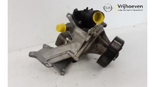 Używane Pompa wodna Opel Astra K Sports Tourer 1.2 Turbo 12V Cena € 300,00 Procedura marży oferowane przez Autodemontage Vrijhoeven B.V.