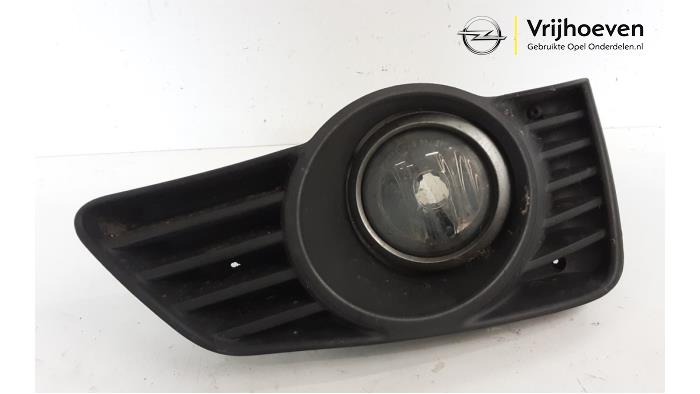Fog light, front right from a Opel Tigra Twin Top 1.4 16V 2005