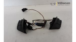 Used Steering wheel mounted radio control Opel Tigra Twin Top 1.4 16V Price € 15,00 Margin scheme offered by Autodemontage Vrijhoeven B.V.
