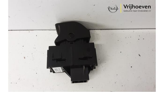 Parking brake switch from a Opel Astra K 1.0 Turbo 12V 2017
