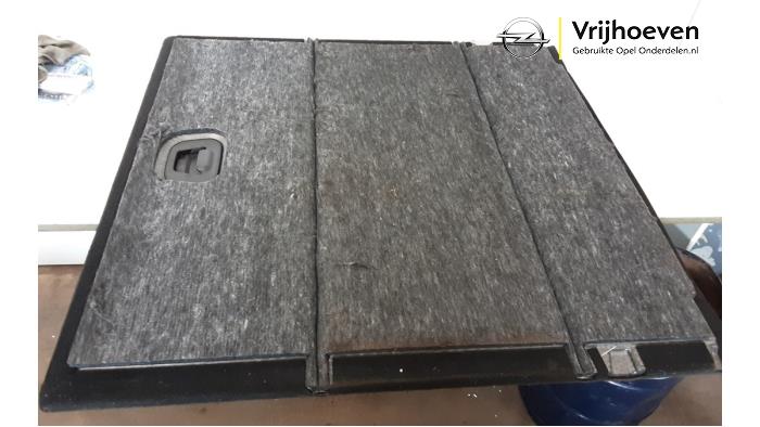 Floor panel load area from a Opel Astra K Sports Tourer 1.0 Turbo 12V 2018