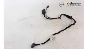 Usados Mazo de cables Opel Astra K 1.0 Turbo 12V Precio € 20,00 Norma de margen ofrecido por Autodemontage Vrijhoeven B.V.