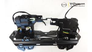 Usagé Serrure banquette arrière Opel Cascada 1.4 Turbo 16V Prix € 125,00 Règlement à la marge proposé par Autodemontage Vrijhoeven B.V.