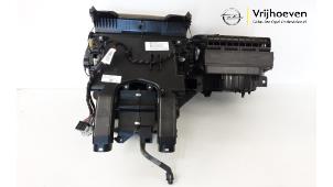 Usados Cuerpo de calefactor Opel Cascada 1.6 Turbo 16V Precio € 250,00 Norma de margen ofrecido por Autodemontage Vrijhoeven B.V.