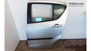 Używane Drzwi lewe tylne wersja 4-drzwiowa Opel Agila (B) 1.2 16V Cena € 350,00 Procedura marży oferowane przez Autodemontage Vrijhoeven B.V.