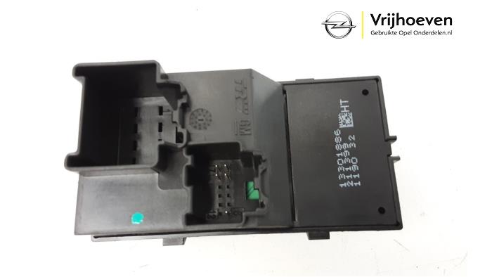 Electric window switch from a Opel Astra J (PC6/PD6/PE6/PF6) 1.4 Turbo 16V 2014