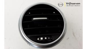 Używane Kratka wentylacyjna deski rozdzielczej Opel Meriva 1.4 Turbo 16V ecoFLEX Cena € 15,00 Procedura marży oferowane przez Autodemontage Vrijhoeven B.V.