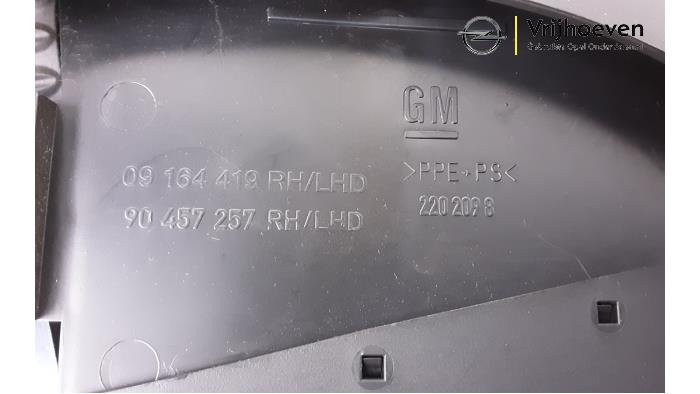 Grille aération tableau de bord d'un Opel Omega B (25/26/27) 2.2 16V 2003