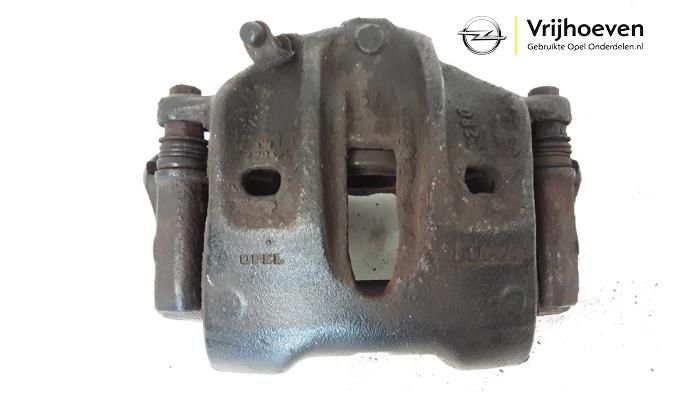 Begagnade Främre bromsok, höger Opel Omega B (25/26/27) 2.2 16V Pris € 25,00 Marginaltabell erbjuds av Autodemontage Vrijhoeven B.V.