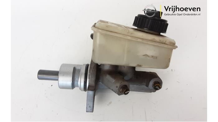 Begagnade Huvudcylinder Opel Omega B (25/26/27) 2.2 16V Pris € 30,00 Marginaltabell erbjuds av Autodemontage Vrijhoeven B.V.