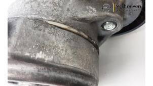 Spanrolle multiriem van een Opel Corsa F (UB/UH/UP) 1.2 Turbo 12V 100 2020