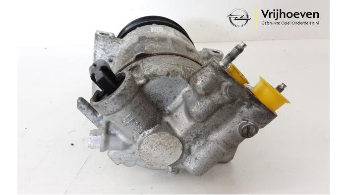 Air conditioning pump from a Opel Corsa F (UB/UH/UP) 1.2 Turbo 12V 100 2020
