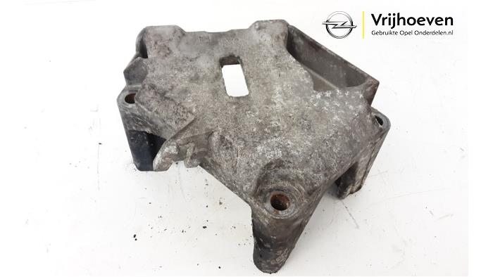 Usagé Support moteur Opel Corsa D 1.2 16V Prix € 20,00 Règlement à la marge proposé par Autodemontage Vrijhoeven B.V.