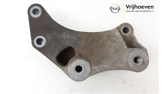Usagé Support moteur Opel Corsa D 1.2 16V Prix € 10,00 Règlement à la marge proposé par Autodemontage Vrijhoeven B.V.