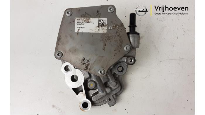 Vakuumpumpe Bremskraftverstärker van een Opel Astra K 1.0 SIDI Turbo 12V 2019