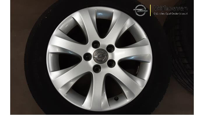 Felgen Set + Reifen van een Opel Meriva 1.4 Turbo 16V Ecotec 2012
