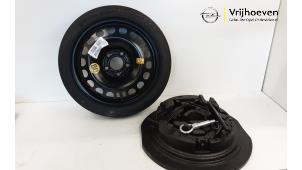 Usados Juego de gato y rueda de repuesto Opel Meriva 1.4 16V Ecotec Precio € 150,00 Norma de margen ofrecido por Autodemontage Vrijhoeven B.V.