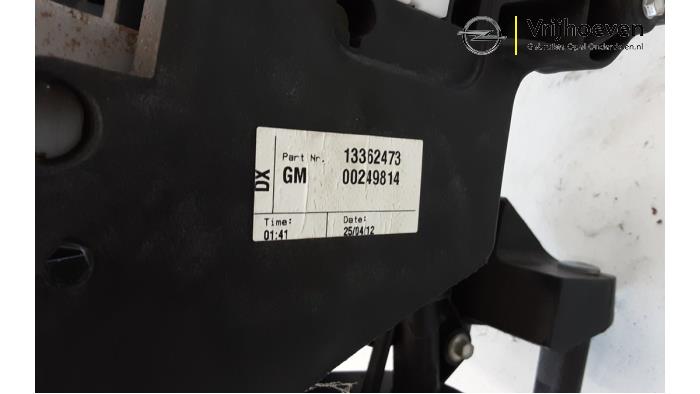 Set of pedals from a Opel Meriva 1.4 Turbo 16V Ecotec 2012