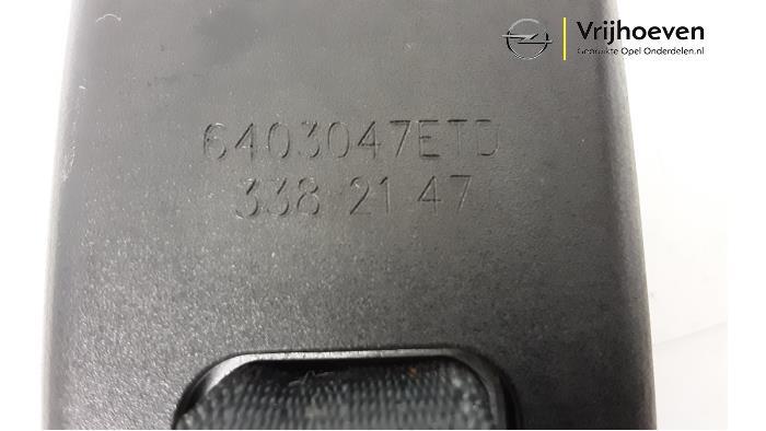Wtyk pasa bezpieczenstwa lewy tyl z Opel Corsa F (UB/UH/UP) 1.2 12V 75 2022